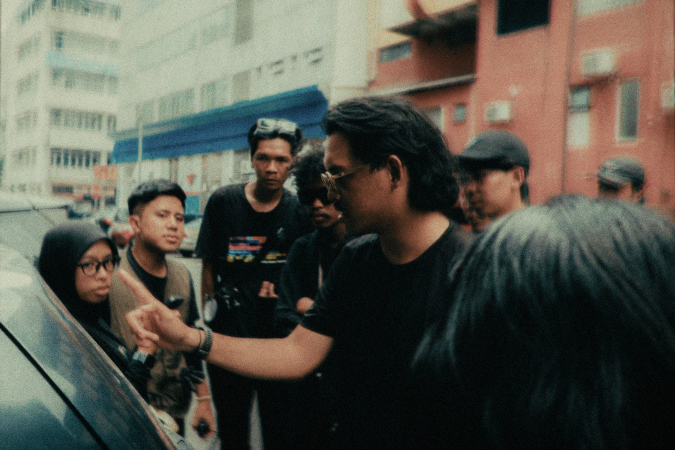 Deru Inara directing on set